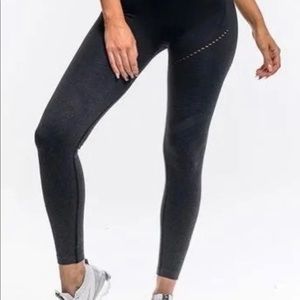 ECHT Arise Ombré Leggings